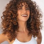 Annivia Ombre Brown Curly Wig with Bangs - 17 Inch Synthetic Hair for Effortless Daily Use and Stunning Cosplay